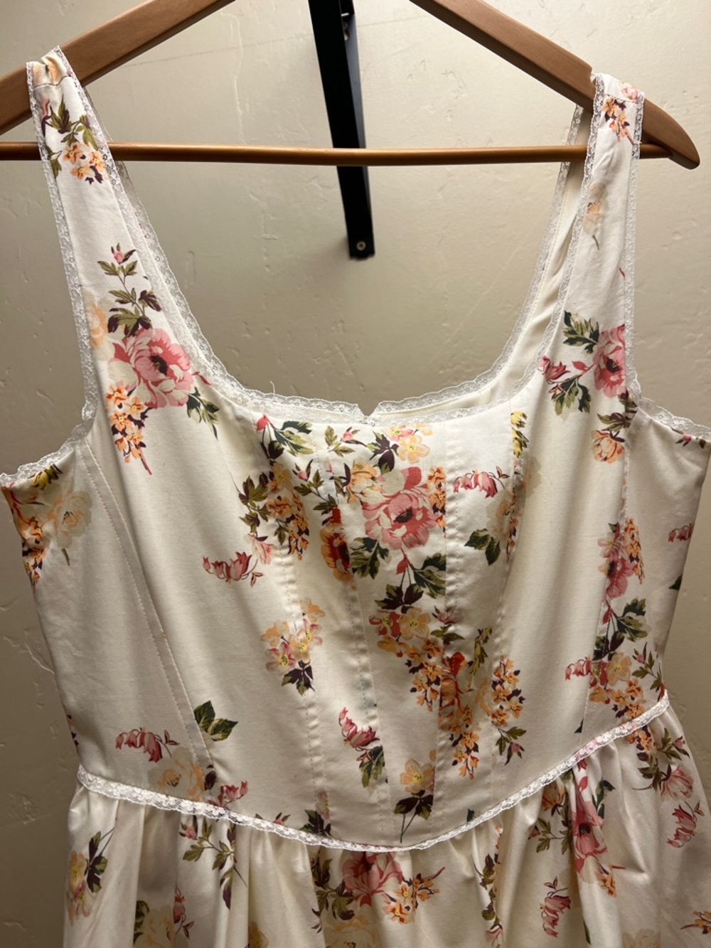 WAYF - Corset Style White Roses Floral Sleeveless Midi Dress - Cotton - Picture 2 of 11